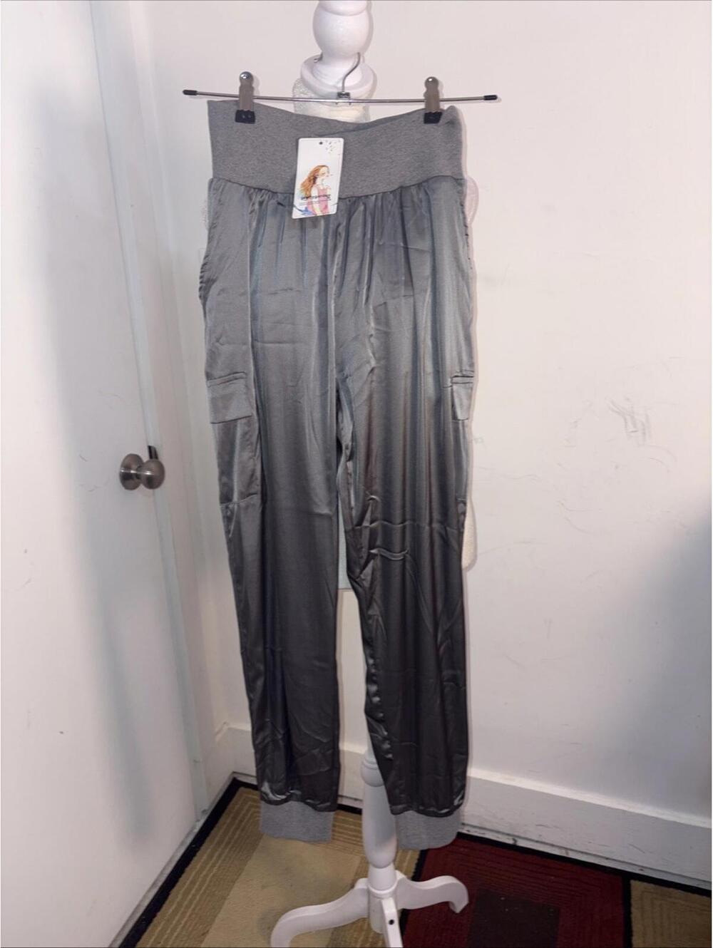 Pretty Garden Womens Gray Satin Cargo Jogger  Pants Sz‎ S New With Tags